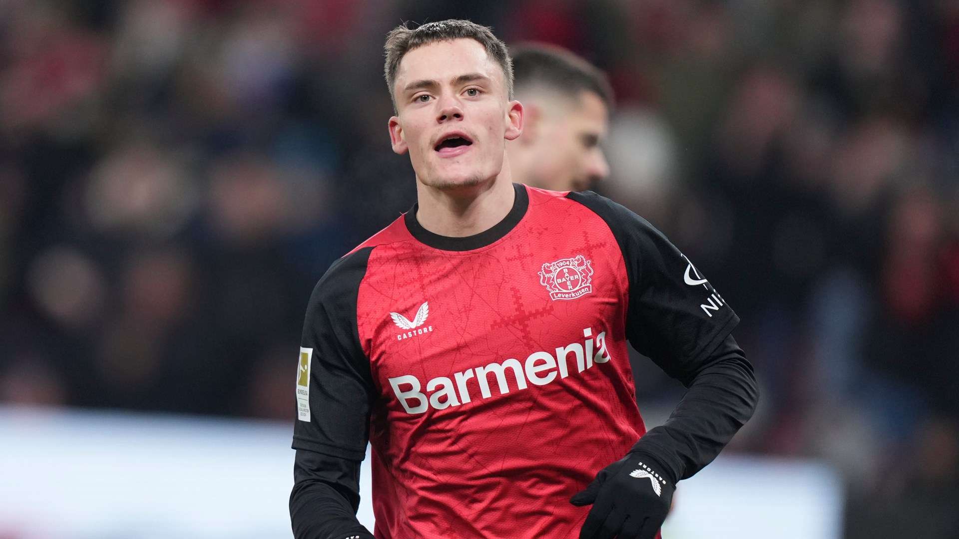 充当中介 充当中介